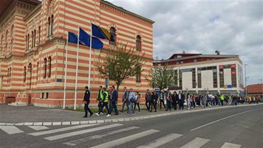 Protestna šetnja zdravstvenih radnika u Brčkom