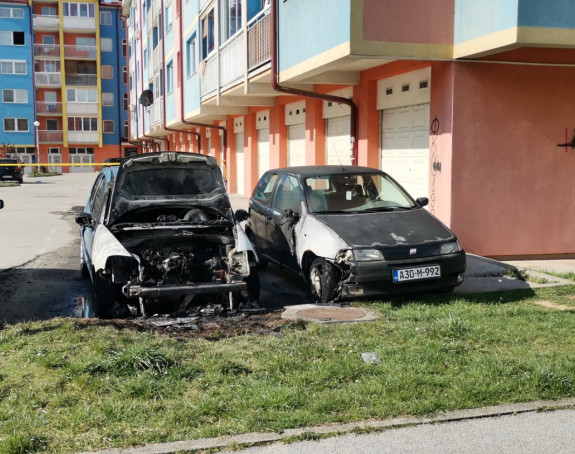 Istočno Sarajevo: Noćas zapaljena dva automobila