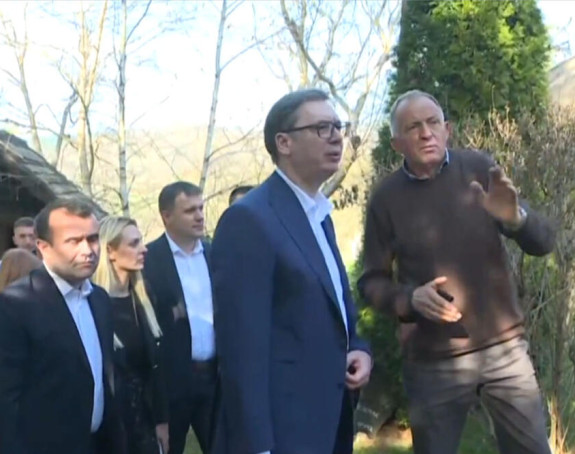 Vučić u Raškoj: Obišao etno selo i muzej Toplina duše