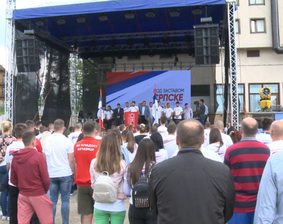 Udar na budućnost: Dodik boji mladost crvenom bojom