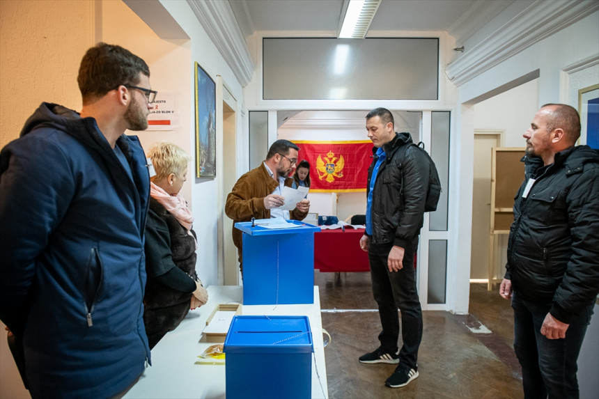 У поноћ почела изборна тишина у Црној Гори