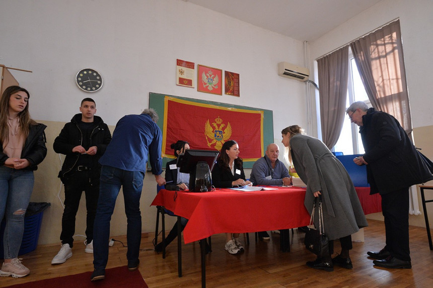 Izlaznost u Crnoj Gori do osam časova je 2,9 %