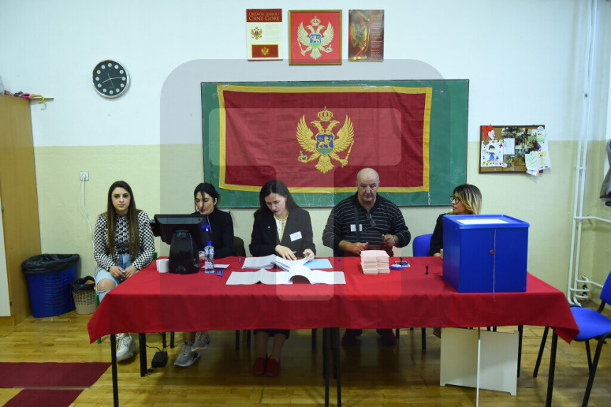 CDT: Do podne izlaznost 31,1 % na izborima u CG