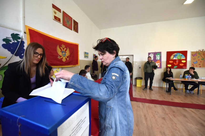 ЦДТ: До 15 часова гласало 49,8 одсто бирача у Црној Гори