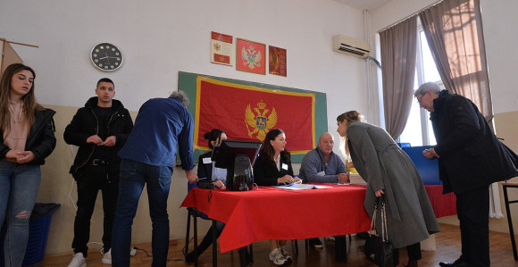 Izlaznost u Crnoj Gori do osam časova je 2,9 %