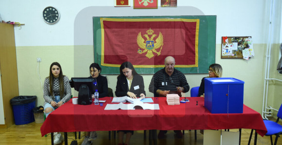 CDT: Do podne izlaznost 31,1 % na izborima u CG