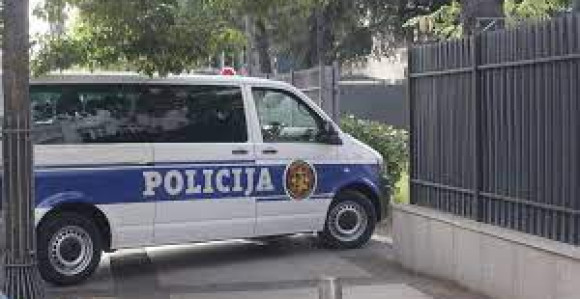 Prijavljeno da se kupuju lične karte za jednu stranku