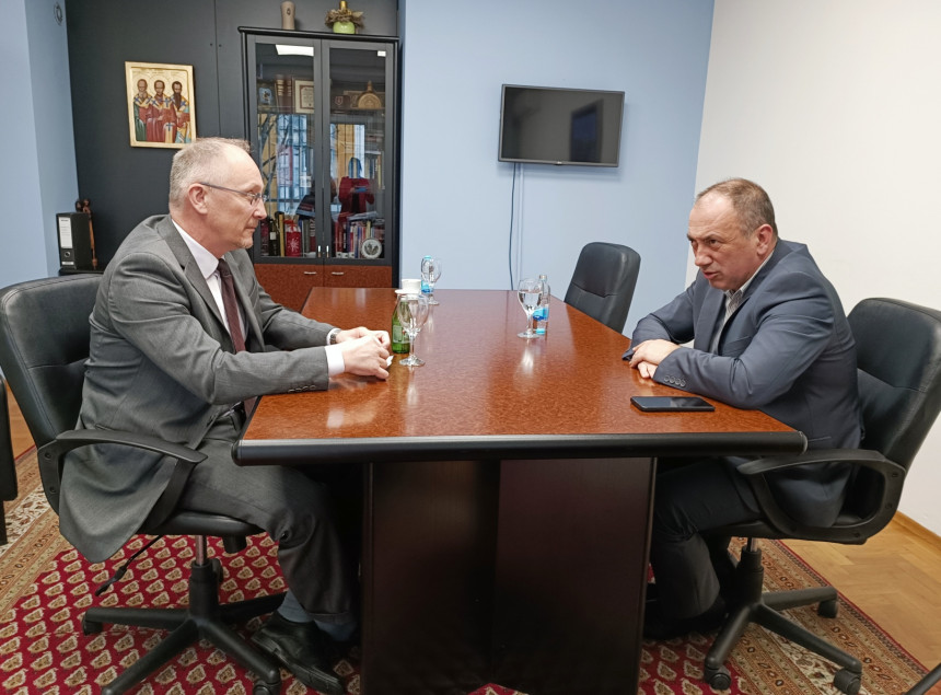 Crnadak sa šefom banjalučke kancelarije OHR-a