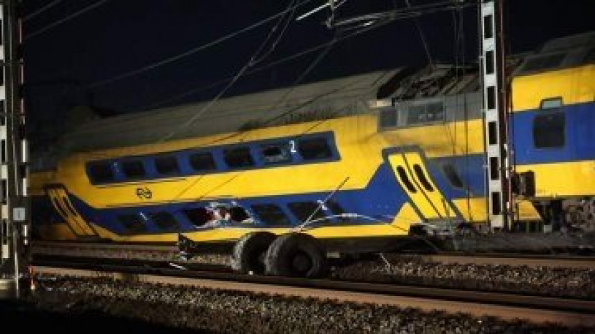 Putnički voz u Holandiji iskočio iz šina