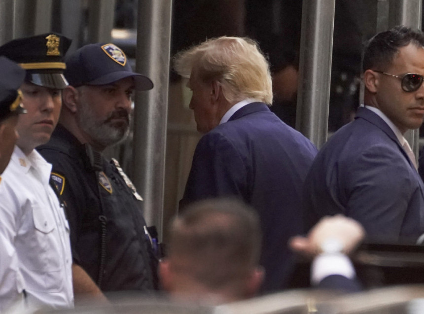 Donald Tramp se izjasnio da nije kriv, krenuo ka Floridi