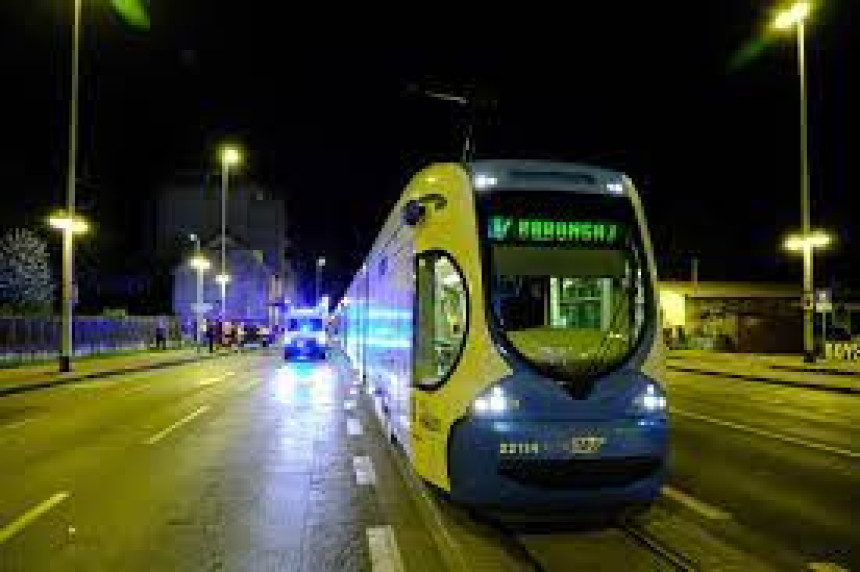 Ukrao tramvaj, provozao se, pa ga parkirao usred grada