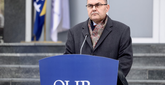 Šmit uputio poziv strankama ili će on opet reagovati