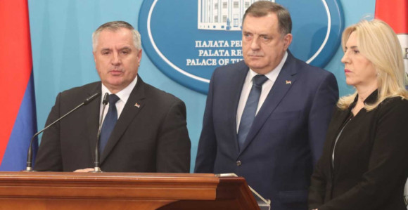 Umjesto ozbiljnom politikom, bave se nevažnim stvarima