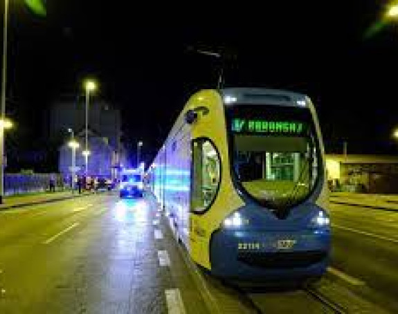 Ukrao tramvaj, provozao se, pa ga parkirao usred grada