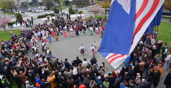 Бијељина: Лазарице играле и пјевале за родну годину