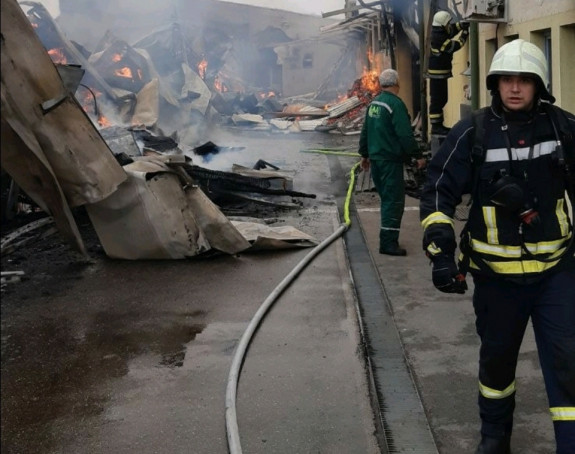 Нови детаљи пожара: Изгорјеле четири производне хале (ВИДЕО)