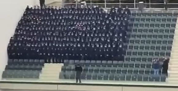 Urnebesan snimak: Polaznici MUP RS skakali po tribini