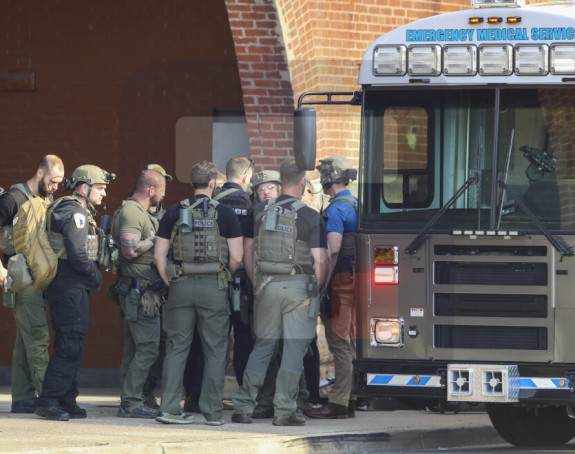 Radnik banke ubio pet kolega, napad prenosio uživo