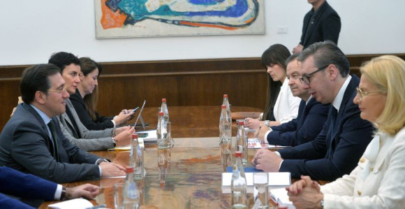 Vučić sa Albaresom o KiM, dešavanjima u svijetu ...