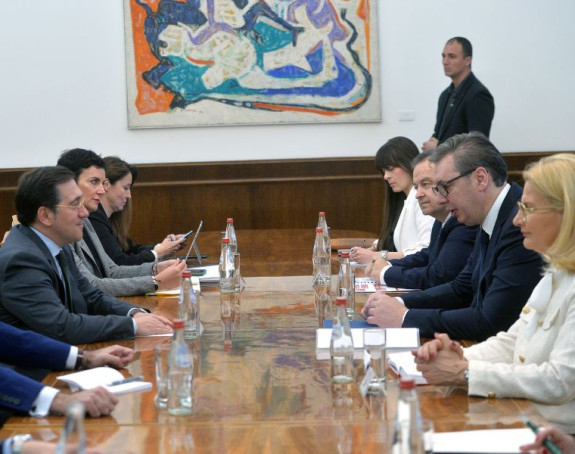 Vučić sa Albaresom o KiM, dešavanjima u svijetu ...