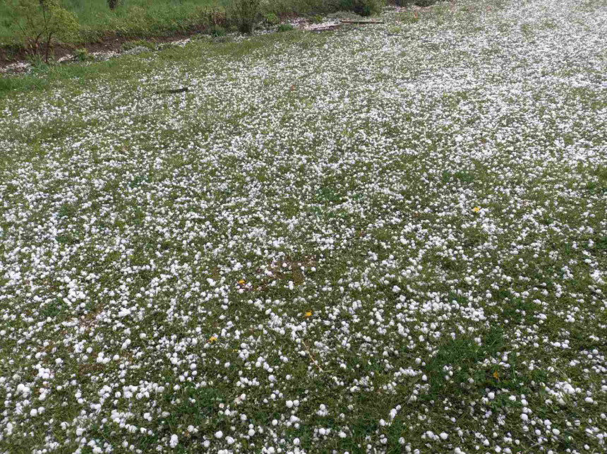 Grad pogodio teslićka sela i opštinu Stanare