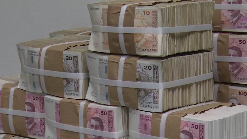 Dugovi Srpske sve veći: Evo šta se dešava kada se novac ne vrati na vrijeme (VIDEO)