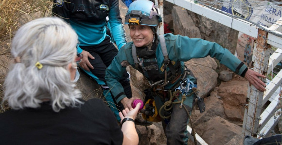 Izašla iz pećine nakon 500 dana izolacije (VIDEO)