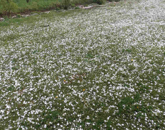 Grad pogodio teslićka sela i opštinu Stanare