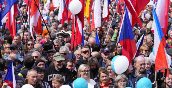 Oko 35.000 ljudi na antivladinom skupu u Pragu