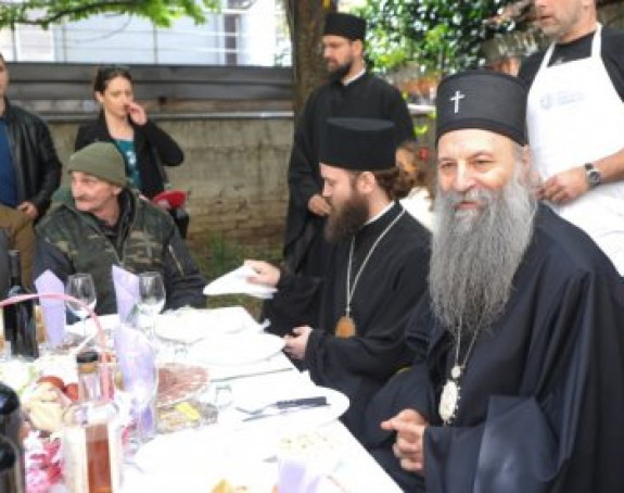 Patrijarh na Vaskršnjem ručku sa beskućnicima