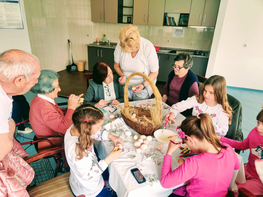 АТОС БАНК за празнике обрадовала кориснике Дома пензионера у Бањалуци