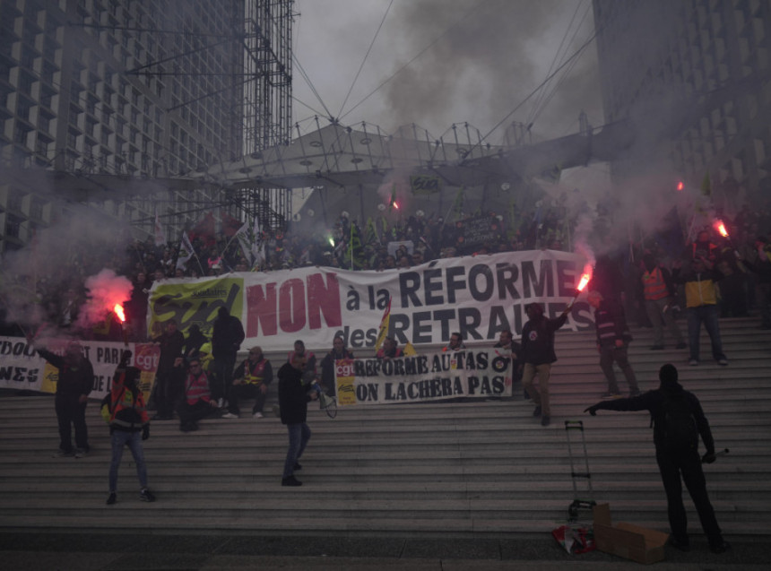 Широм Француске протести због пензионе рефоме