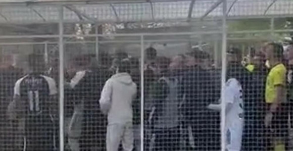 Туча фудбалера и обезбјеђења - објављен видео