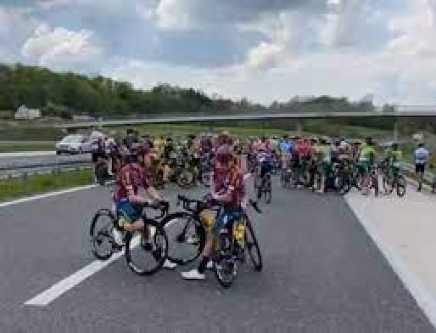 Прекинута трка БГ - БЛ због пада 60 бициклиста