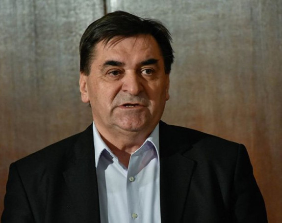 Obren Petrović obezbijedio djeci sendviće za put