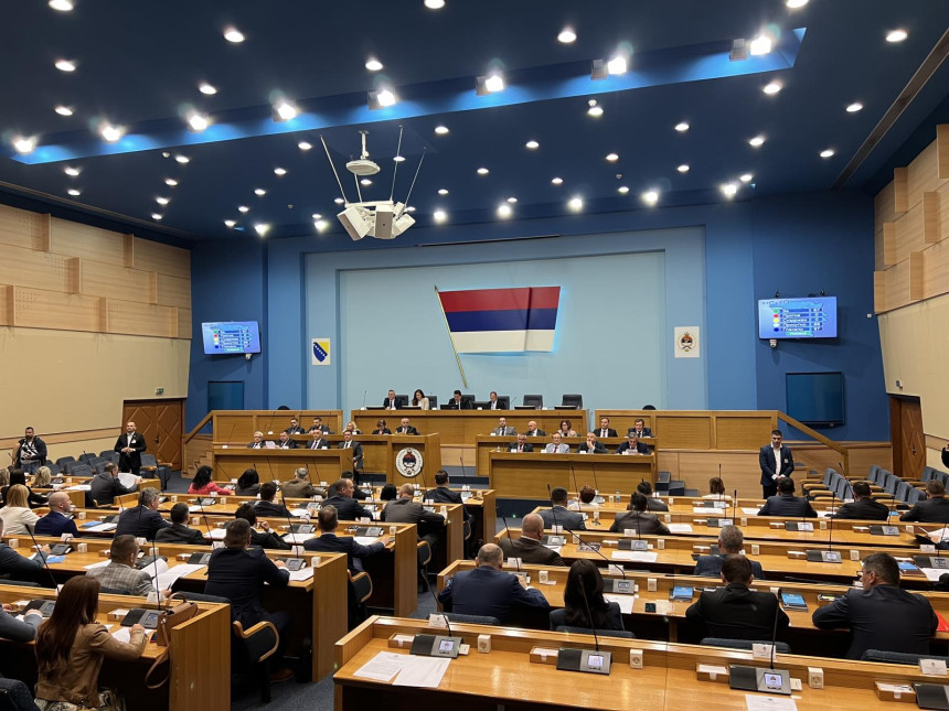 Пред посланицима повлачење судија и надлежности