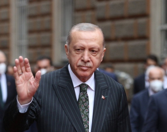 Erdoganu pozlilo tokom razgovora, prekinut prenos