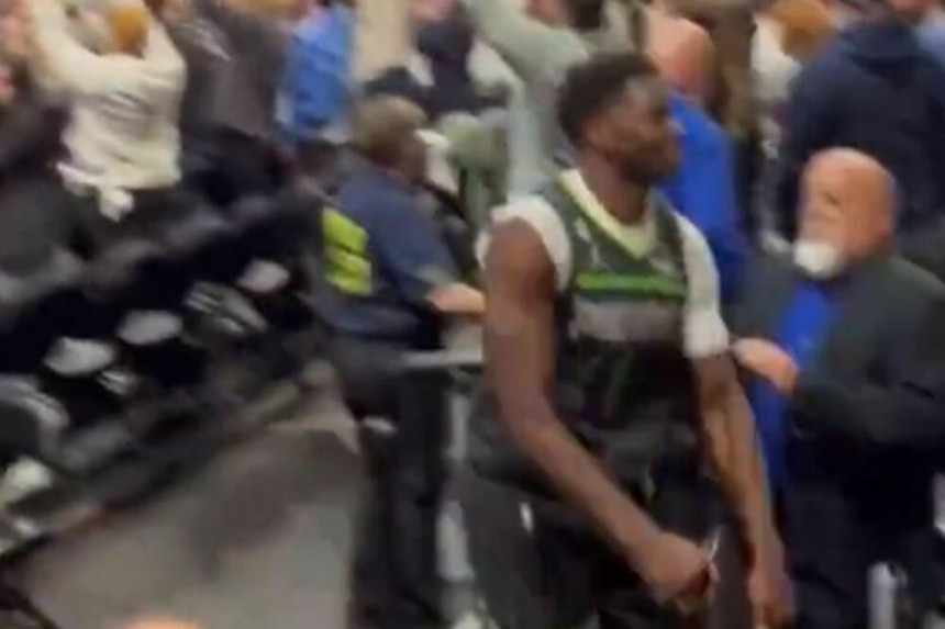 Košarkaš Minesota stolicom gađao publiku (VIDEO)
