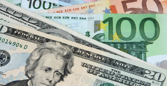 Evro raste do najvišeg nivoa u odnosu na dolar