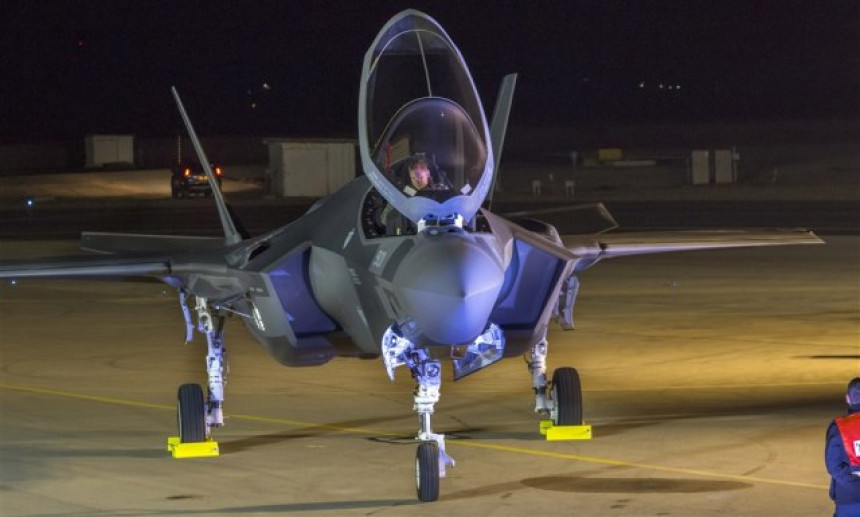 Panika u Americi: Prizemljuju sve vojne letelice