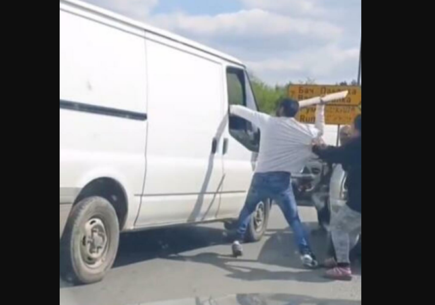 Vozači nervozni zbog gužvi, pa se potukli (VIDEO)