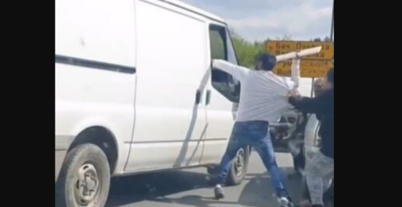 Vozači nervozni zbog gužvi, pa se potukli (VIDEO)