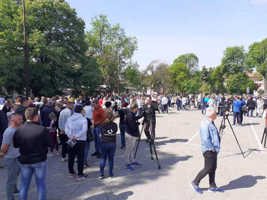 Радници Брчког изашли на протест, траже веће плате