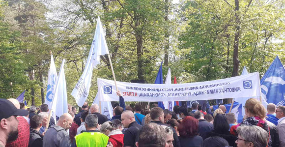 Синдикалне вође: Дајте радницима оно што су зарадили