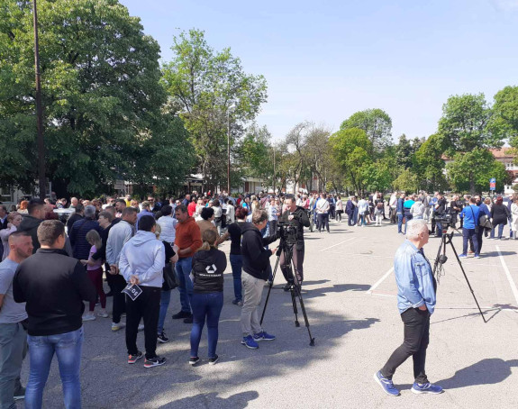 Радници Брчког изашли на протест, траже веће плате