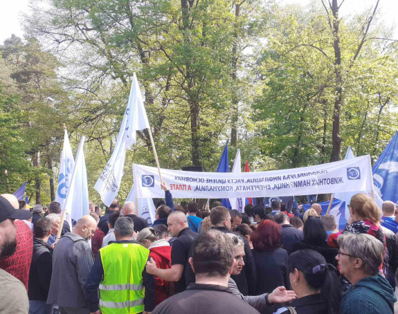 Синдикалне вође: Дајте радницима оно што су зарадили