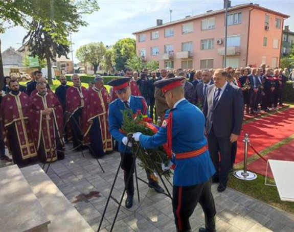 Pomen i vijenci za ubijene Srbe u hrvatskoj akciji Bljesak