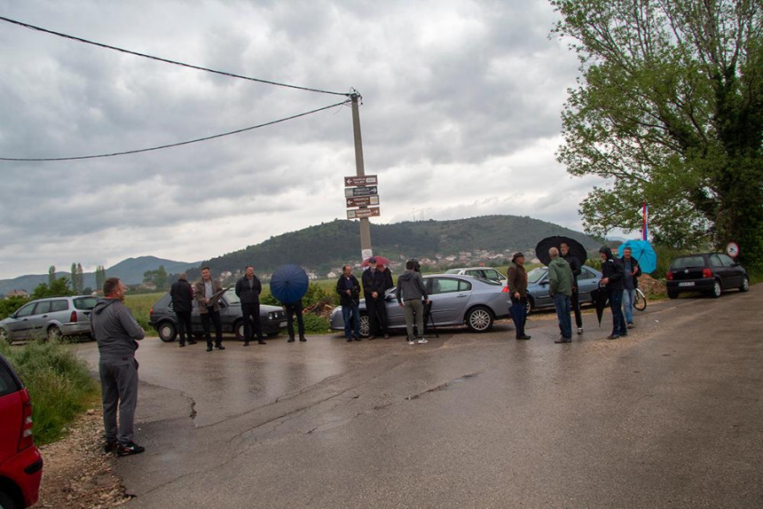 "Luka Petroviću objasni šta si planirao da se pravi pored bolnice"?