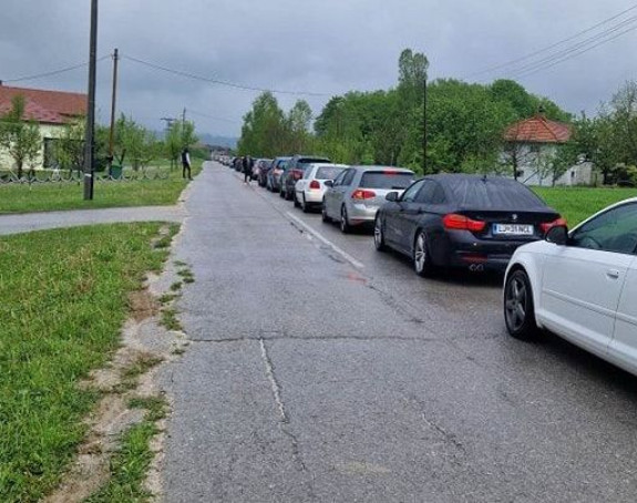Ogromne gužve na prelazima, i do pet sati se čeka