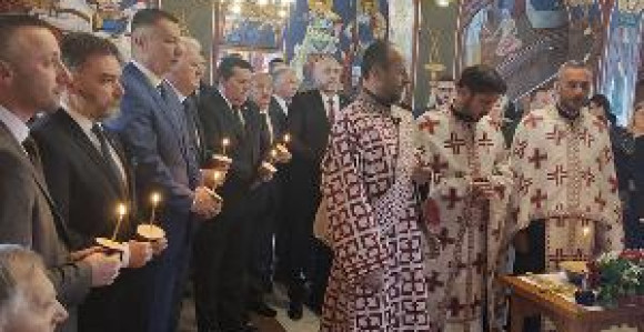 Služen parastos za ubijene u zločinu u Dobrovoljačkoj